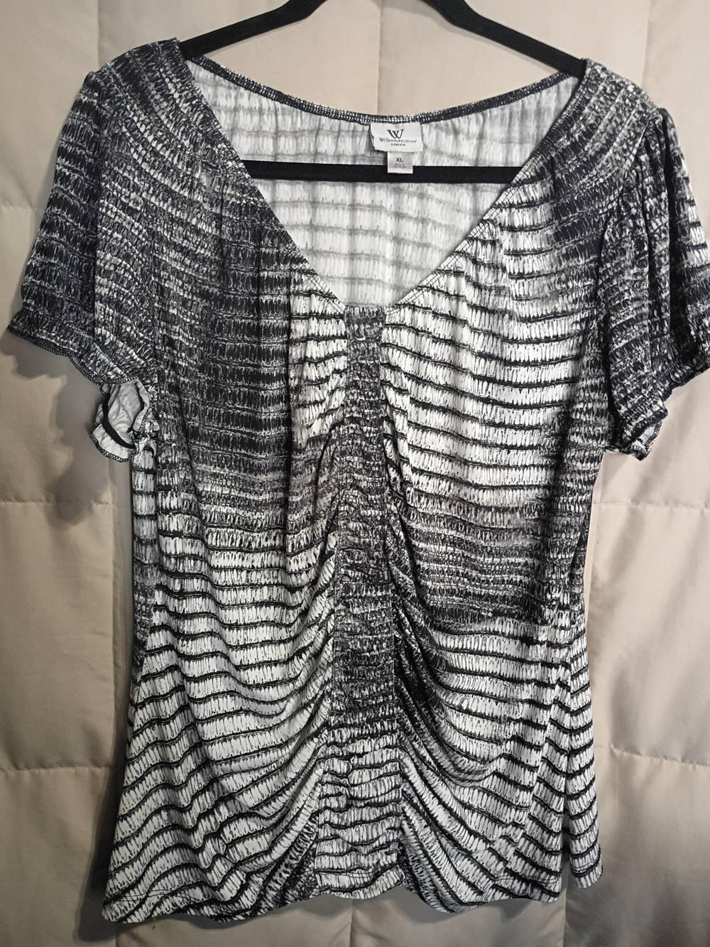 Women's Black & White Ruched V-Neck Top - Worthington